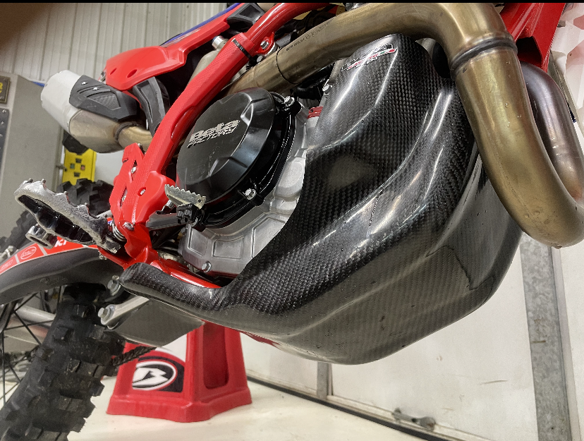 P3 Carbon Skid Plate Beta 4-Stroke With Integrated Linkage Guard | 350/390/430/480/500 RR & RR-S Models | 2020 - 2024 (Go to Product 309059 for NO Linkage Guard)