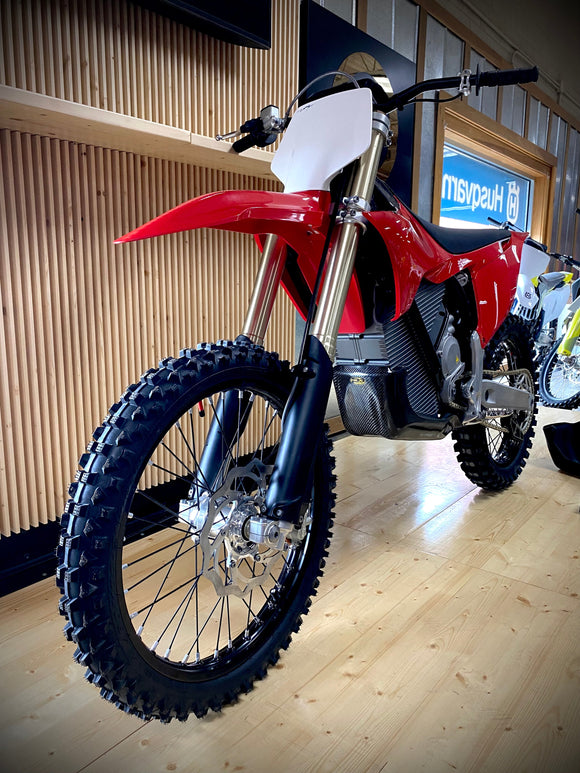 P3 Carbon Fiber Skid Plate Stark Varg (All Models) / EX / SuperMoto 2022 - 2026 | Integrated Linkage Guard (See PN 300002 for NO Linkage Protection)