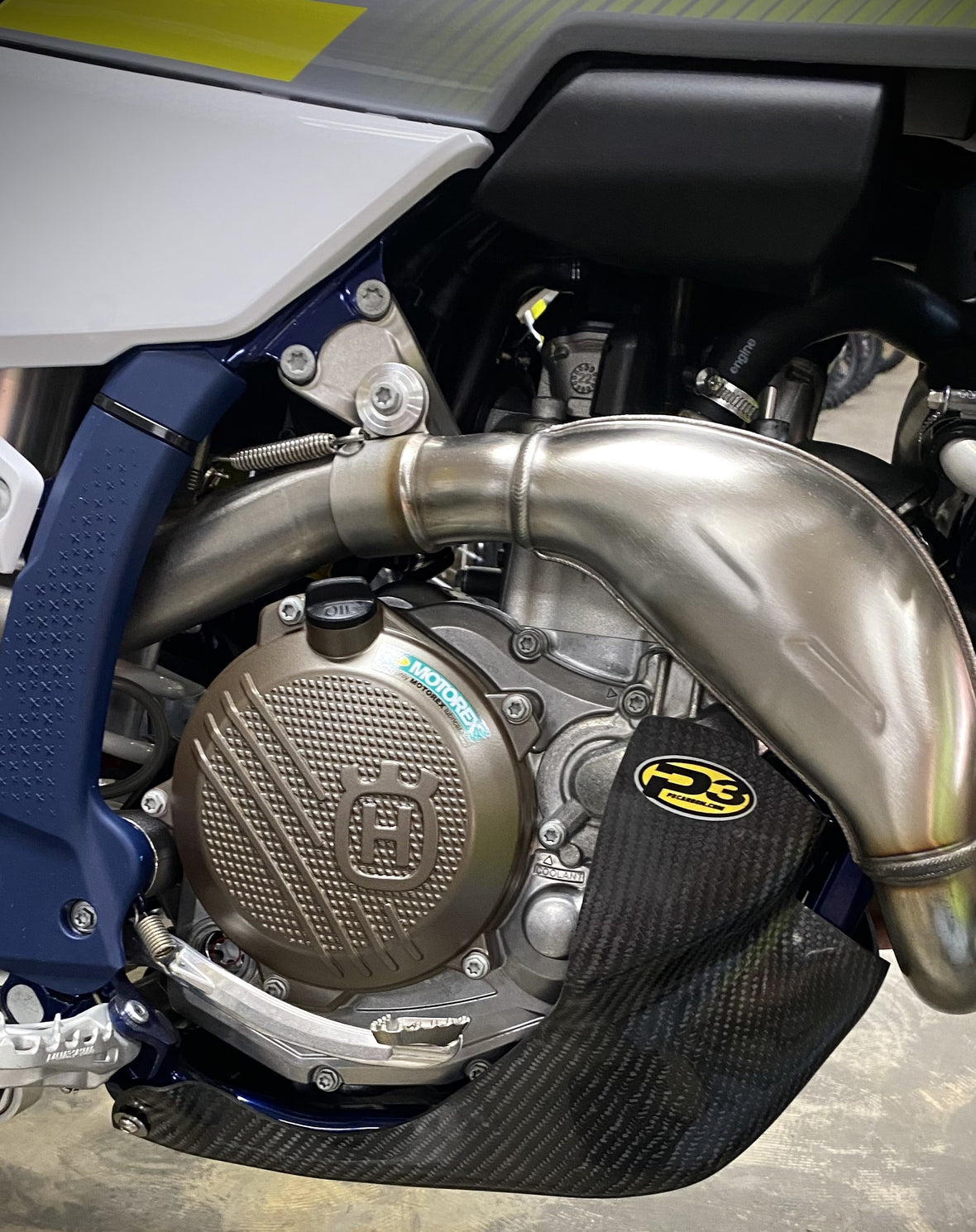 2023-2024 KTM 450 SX-F Husqvarna FC 450 Carbon Fiber Skid Plate 2023-2024 KTM 450 SX-F Husqvarna FC 450 Carbon Fiber Skid Plate