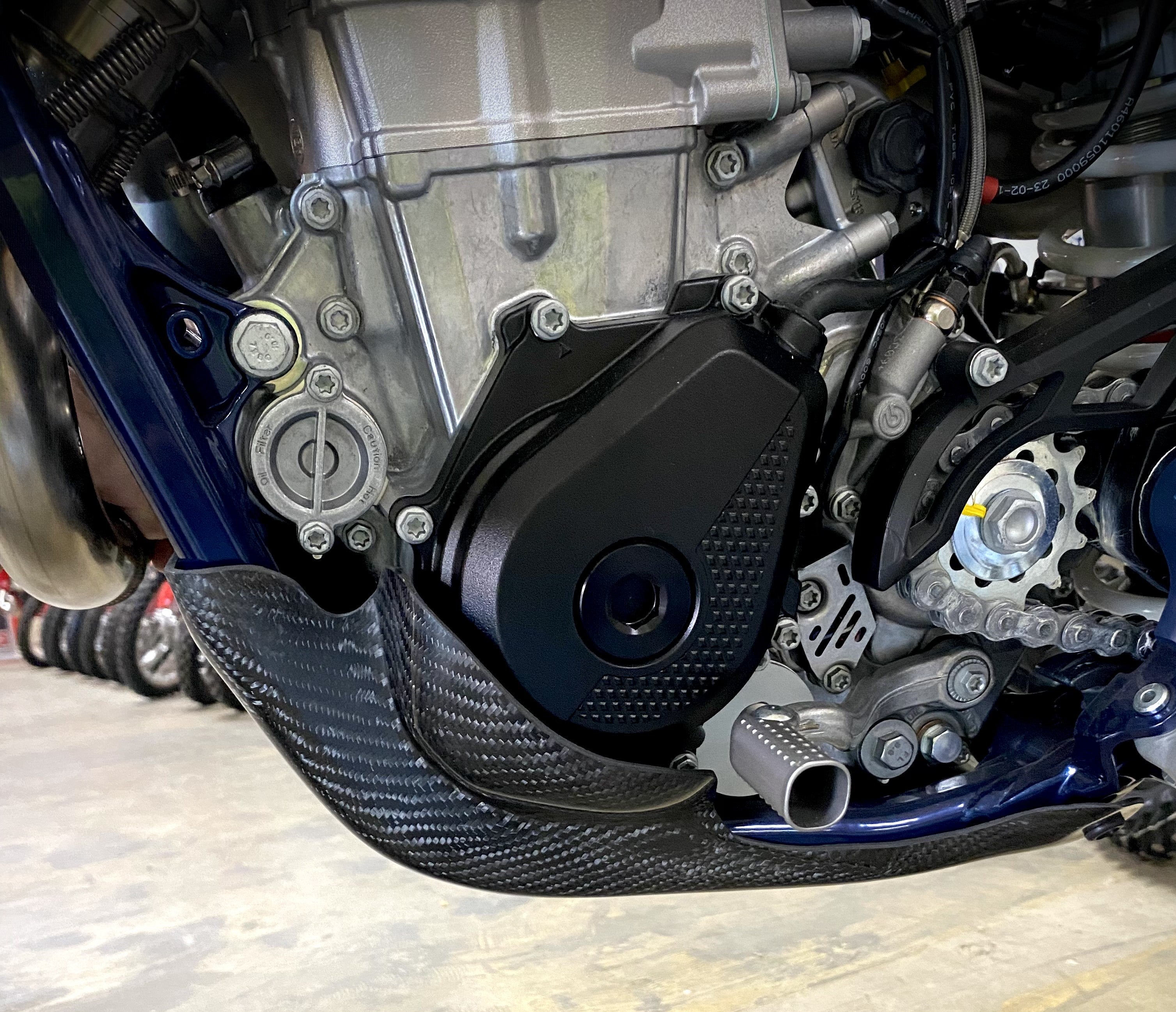 FUTUREBIKESTORE p3 P3 Carbon Hybrid Skid Plate With Linkage Guard