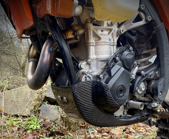 P3 Carbon Skid Plate KTM / HUSQVARNA / GASGAS 250/350 4-Stroke Models | 2025 - 2026 (See Fitment Chart) NO Integrated Linkage Guard (See Product 301097 for Linkage Guard)