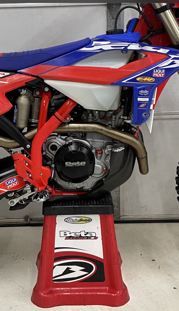 P3 Carbon Skid Plate Beta 4-Stroke With Integrated Linkage Guard | 350/390/430/480/500 RR & RR-S Models | 2020 - 2026 (Go to Product 309059 for NO Linkage Guard)