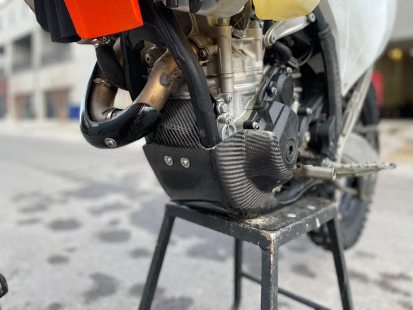 P3 Carbon Skid Plate KTM SX-F/XC-F/EXC-F/WX-F | HUSQ FC/FX/FE 250/350 | GasGas 250/350F | 2023 - 2024 (See Fitment Chart) NO Integrated Linkage Guard (See Product 301094 for Linkage Guard)